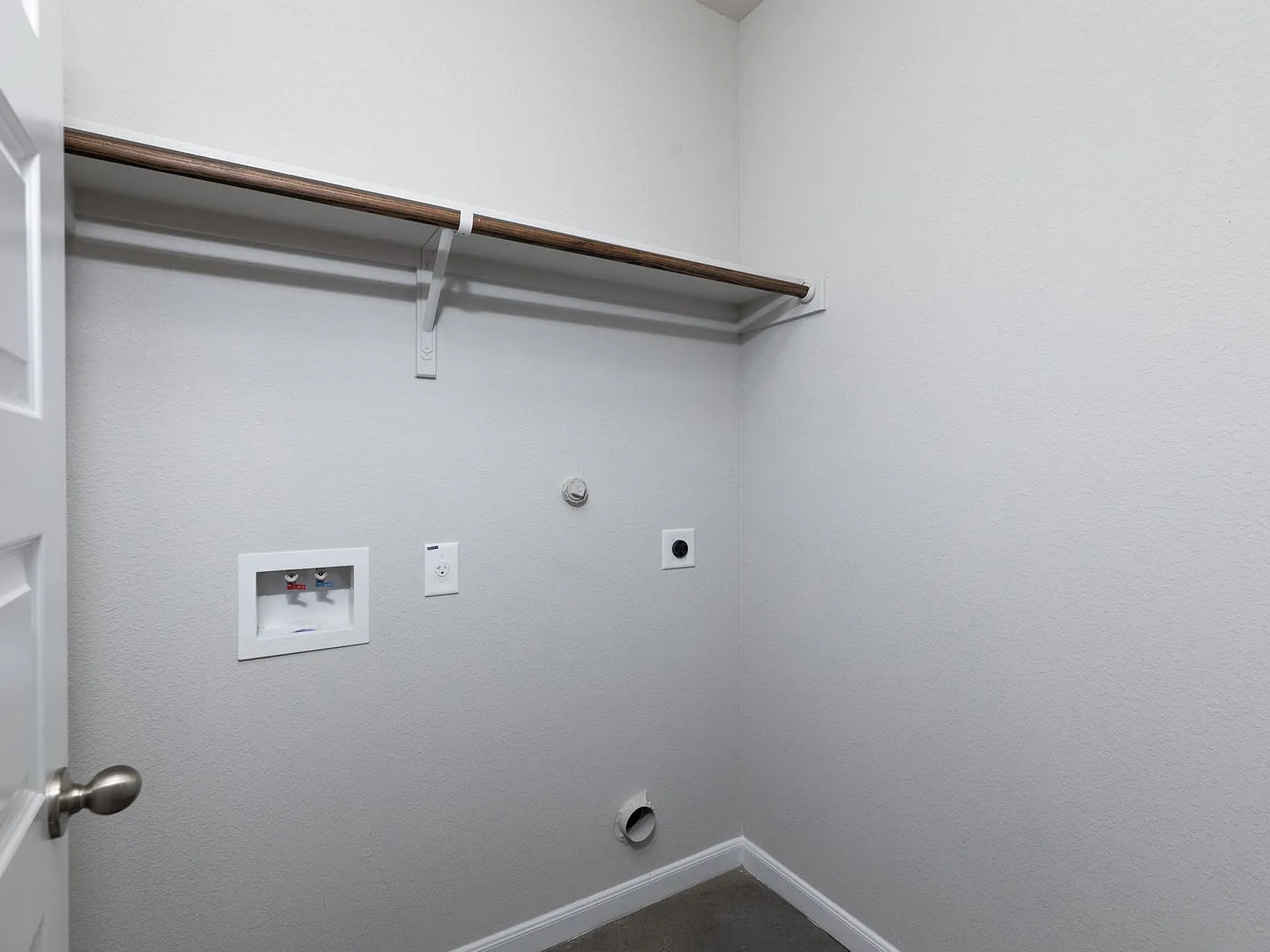 926 Country Club Dr — Photo 4