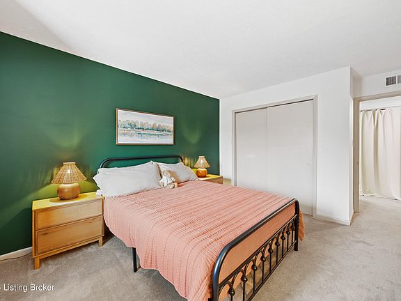 3rd image of 1935 Gardiner Ln APT B29