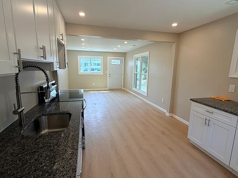 106 Lambson Ln — Photo 5