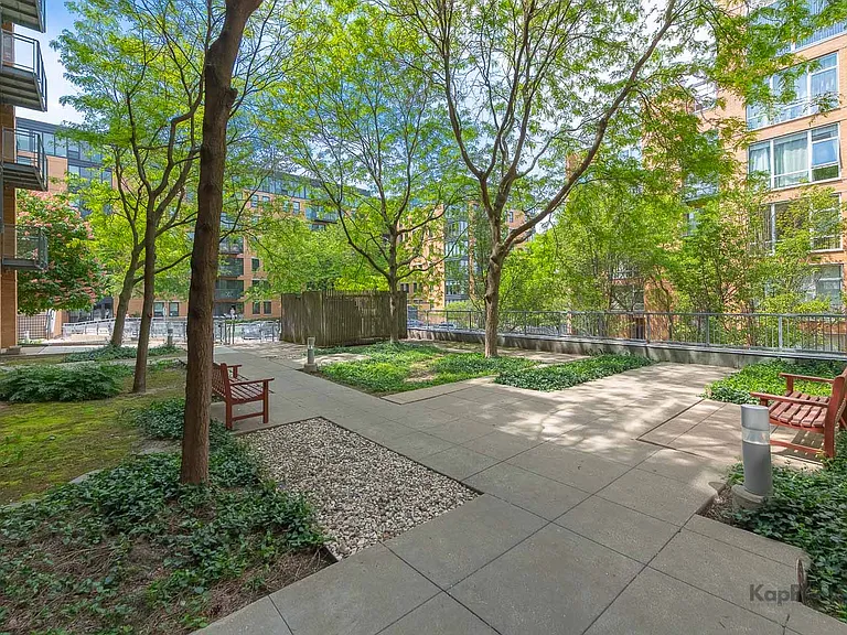 1720 Oak Ave #201 — Photo 3