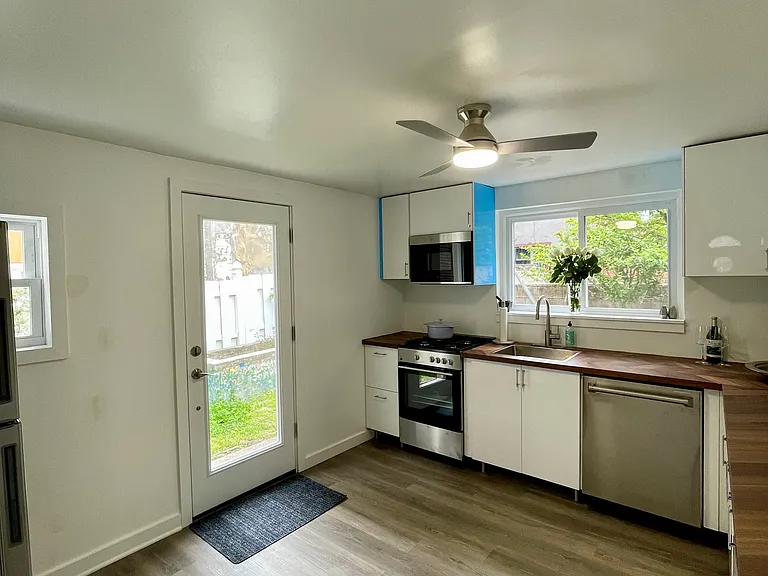 441 Manton St — Photo 14