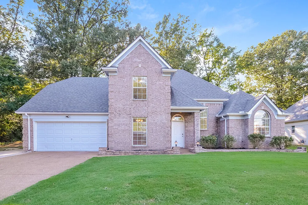 4 bed, 2.5 bath, 2000 sqft, $2,220 — Photo 1