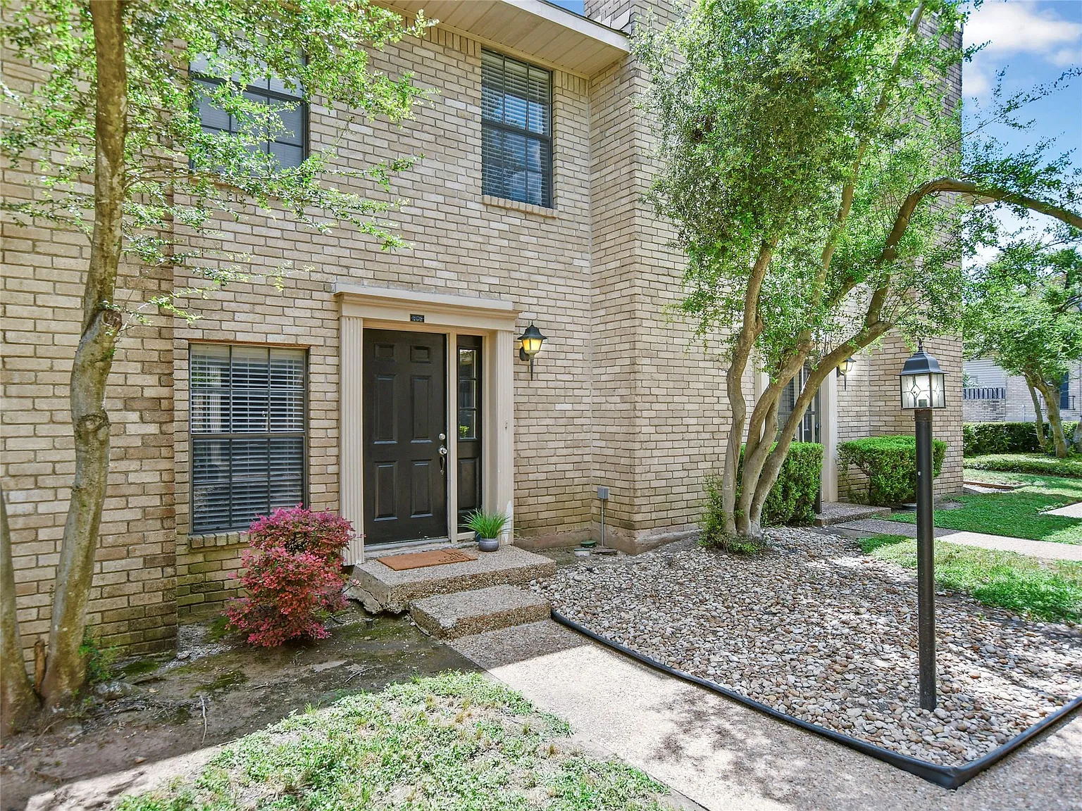 2 bed, 1.5 bath, 968 sqft, $1,500 — Photo 1