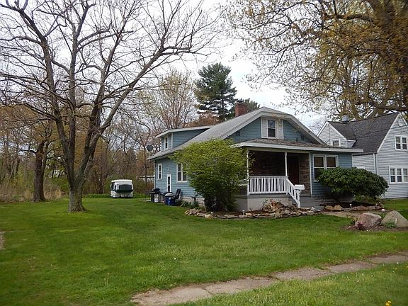 3rd image of 418 Marshall Dr