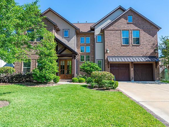Come discover a wonderful home in the heart of the Energy Corridor!