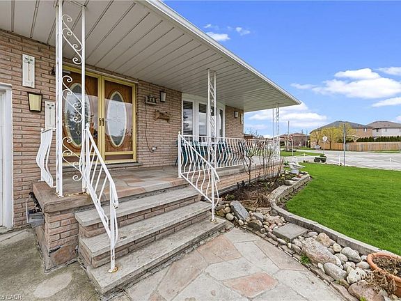 3rd image of 546 Dicenzo Dr