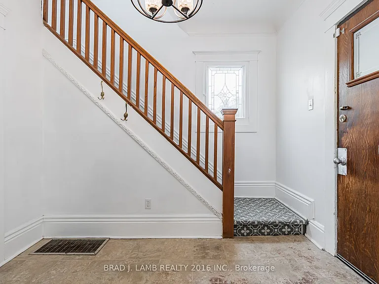 12 Sibley Ave #MAIN AND UPPER — Photo 7