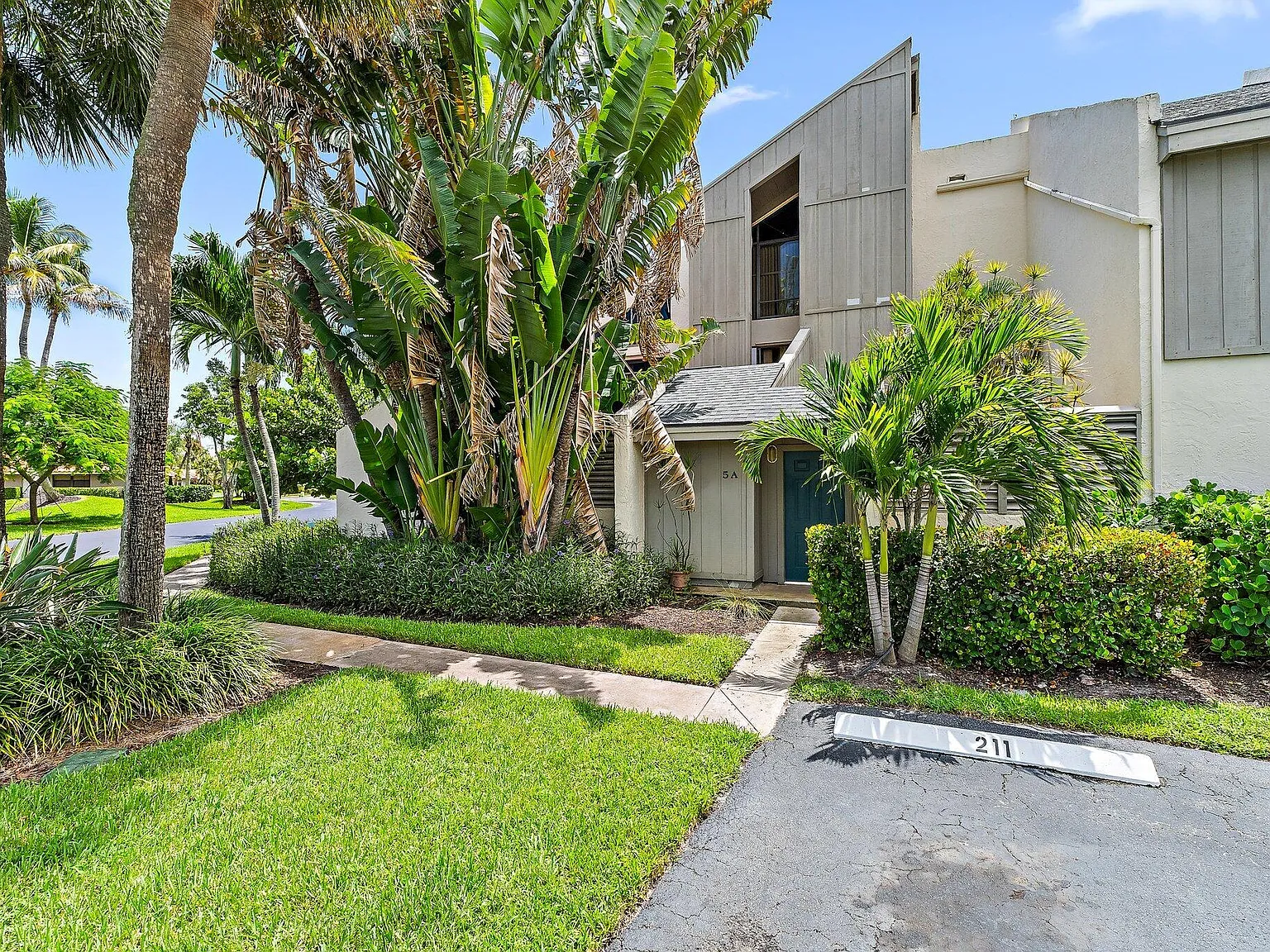 1 bed, 1.0 bath, 740 sqft, $1,900 — Photo 3