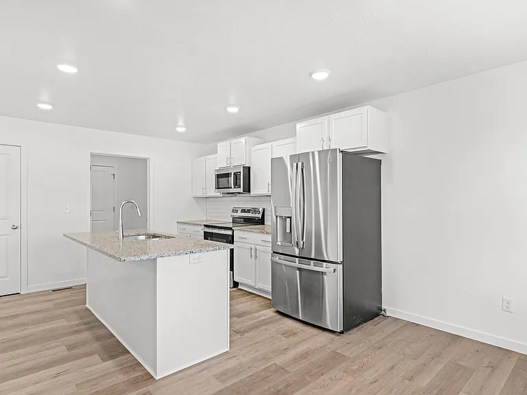 803 Lambert Cir — Photo 22