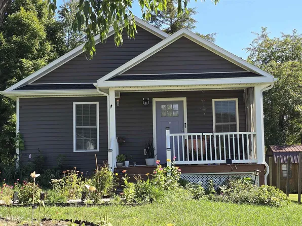 258 E 39th St, Buena Vista, VA 24416