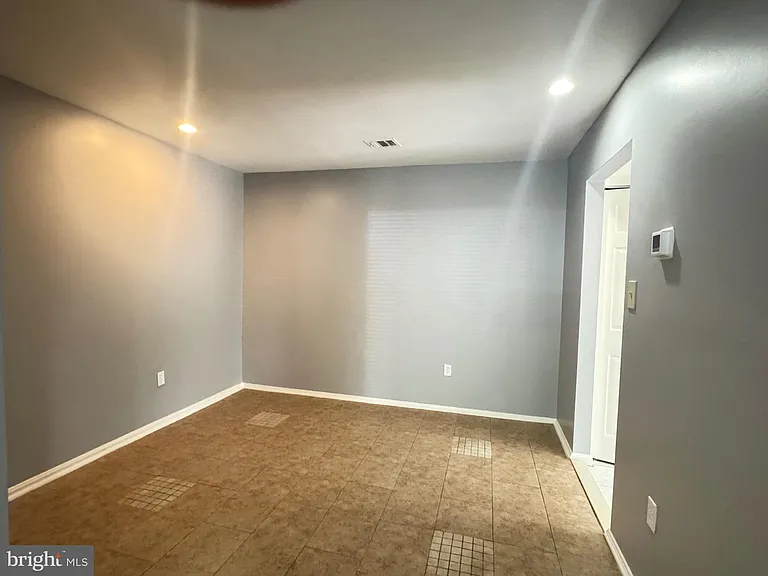 7233 Mill Creek Ct — Photo 6