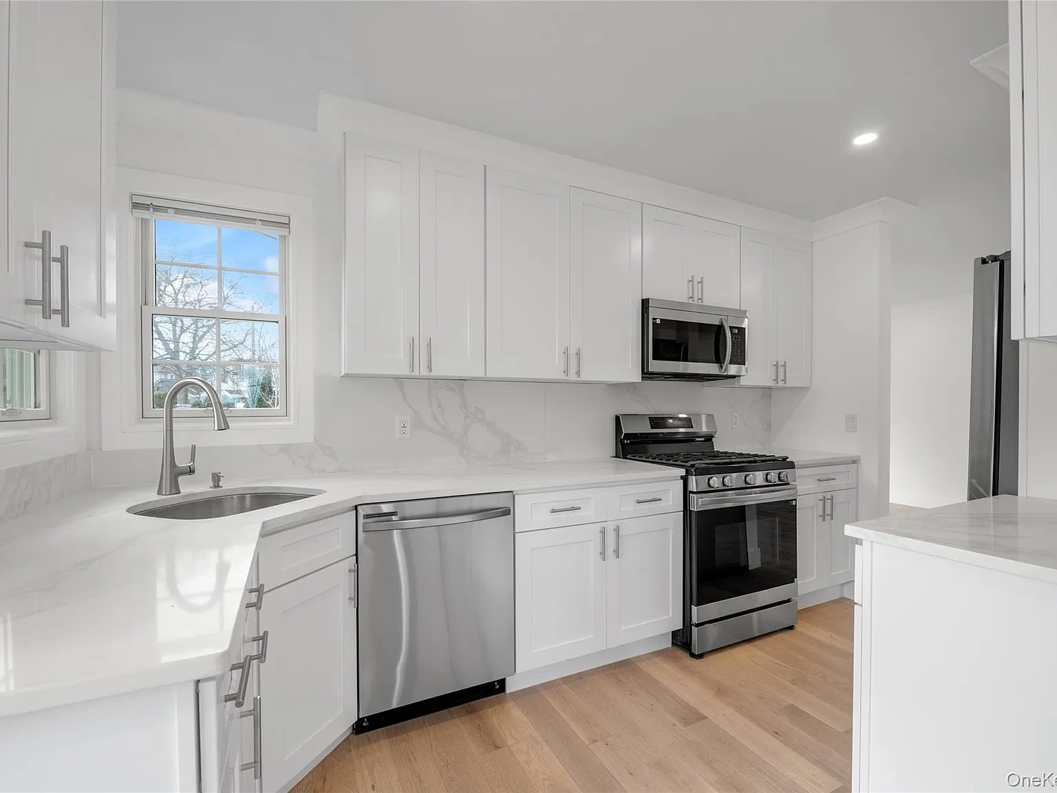 4 bed, 3000 sqft, $8,400 — Photo 1
