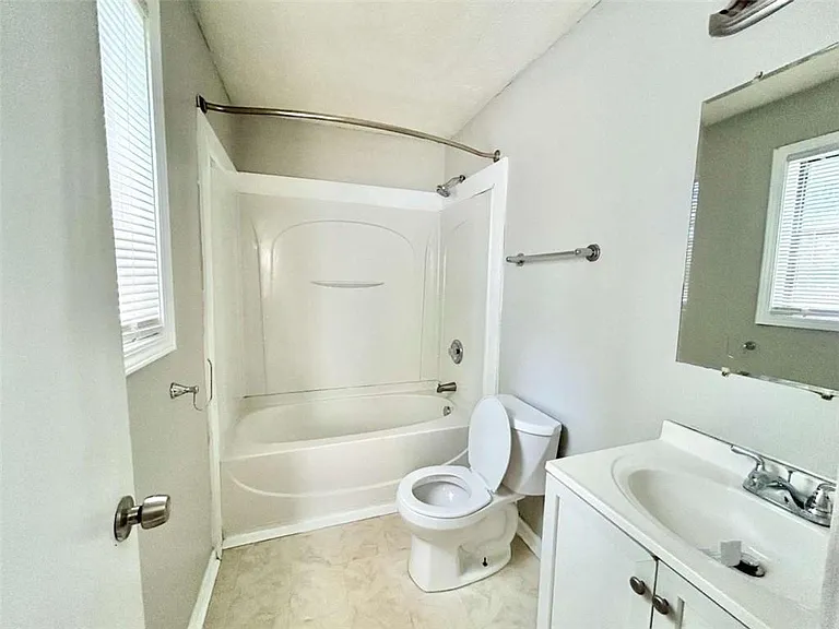 5995 Sutton Pl — Photo 9
