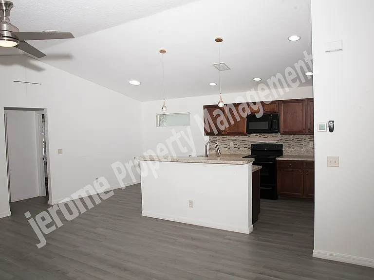4032 11th St E — Photo 4