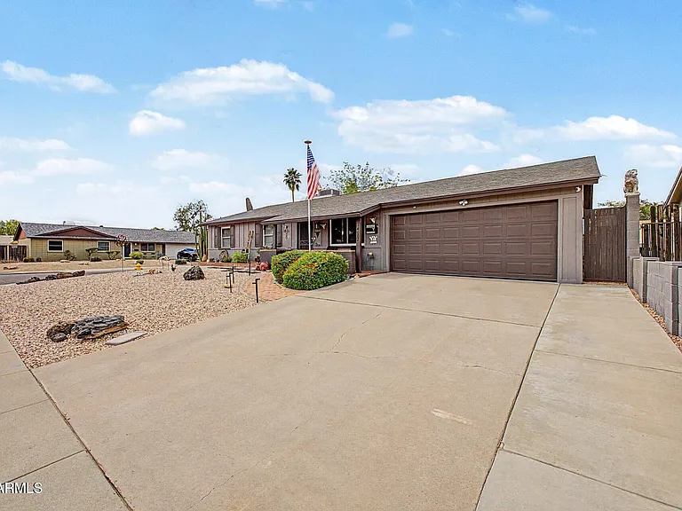 14002 N 37th Pl — Photo 5