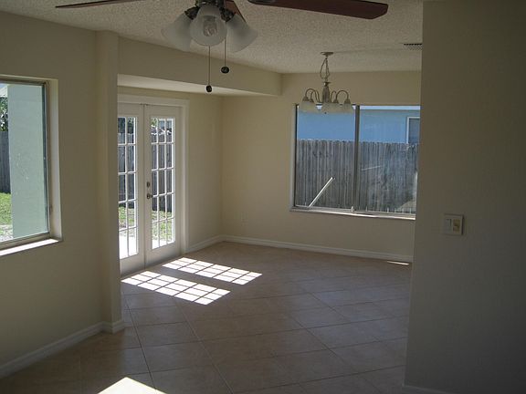 5th image of 470 SE Fairchild Avenue