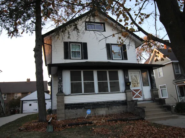 208 Summit St, Rockford, IL 61107