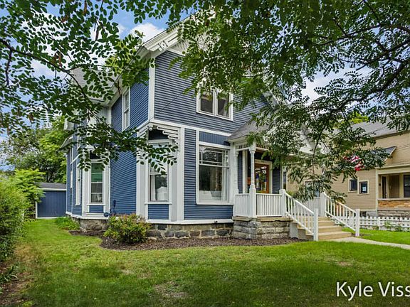 4th image of 915 Fairmount St SE