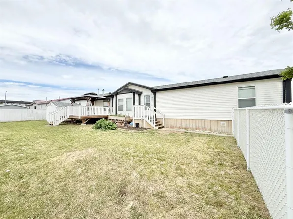 56 Meadowplace Cres E, Brooks, AB T1R 0R5