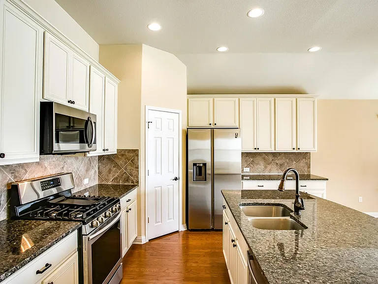 1721 Elaina Loop — Photo 12