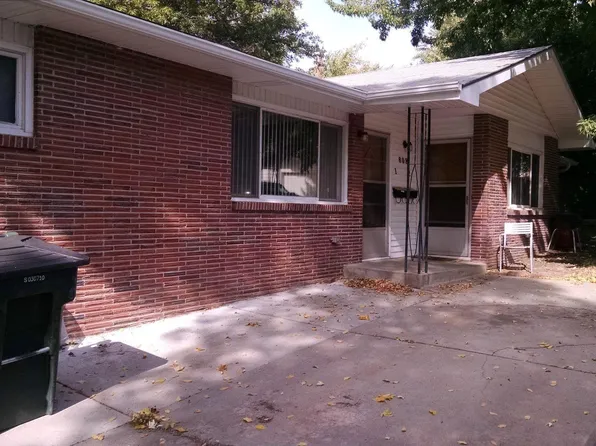 808 S 38th Street Ct, Lincoln, NE 68510