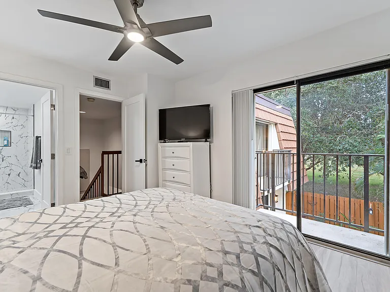 3052 30th Ct — Photo 33