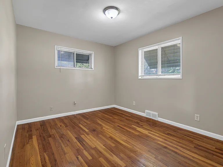 1016 Forestwood Dr — Photo 10
