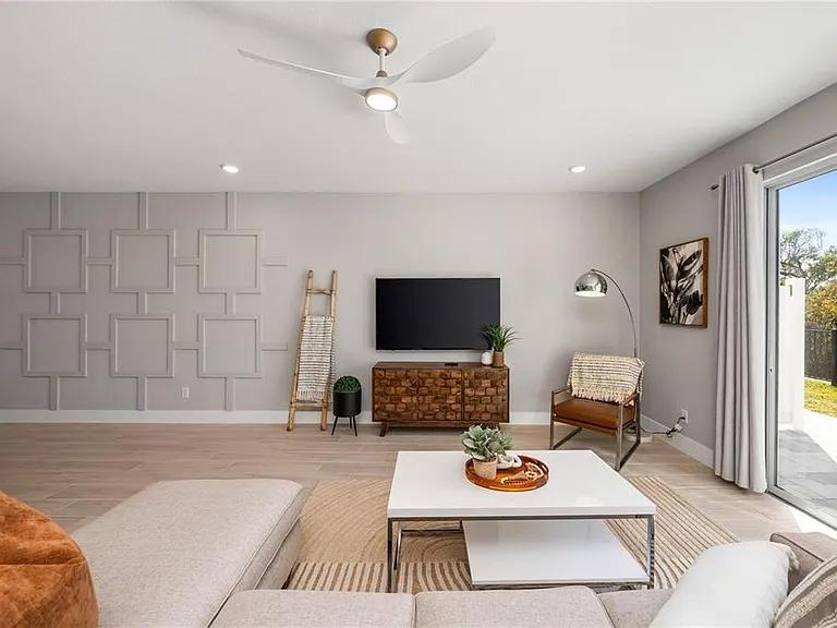 7834 Spectrum Dr — Photo 5