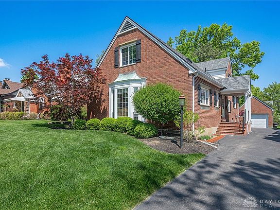 2nd image of 337 Lonsdale Ave