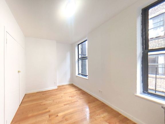 2nd image of 138 Orchard St #No9