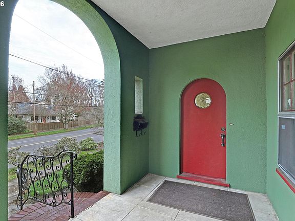 3rd image of 4212 E Burnside St