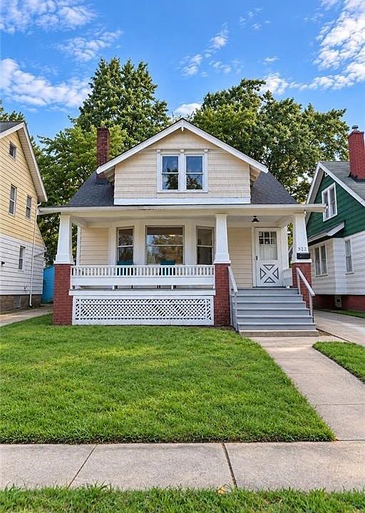 1st image of 3592 W 128th St