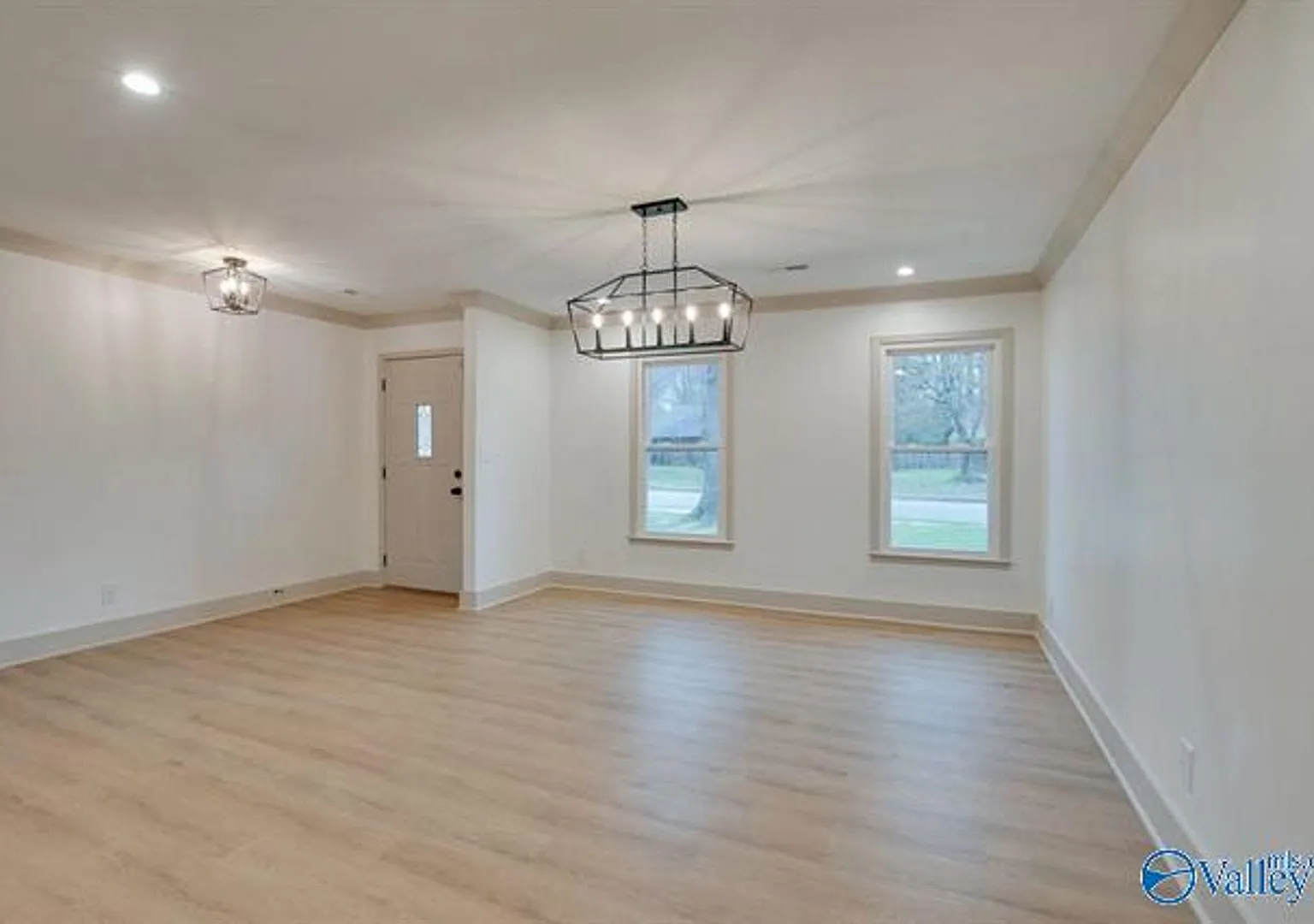 2042 Rosebury Lane — Photo 3
