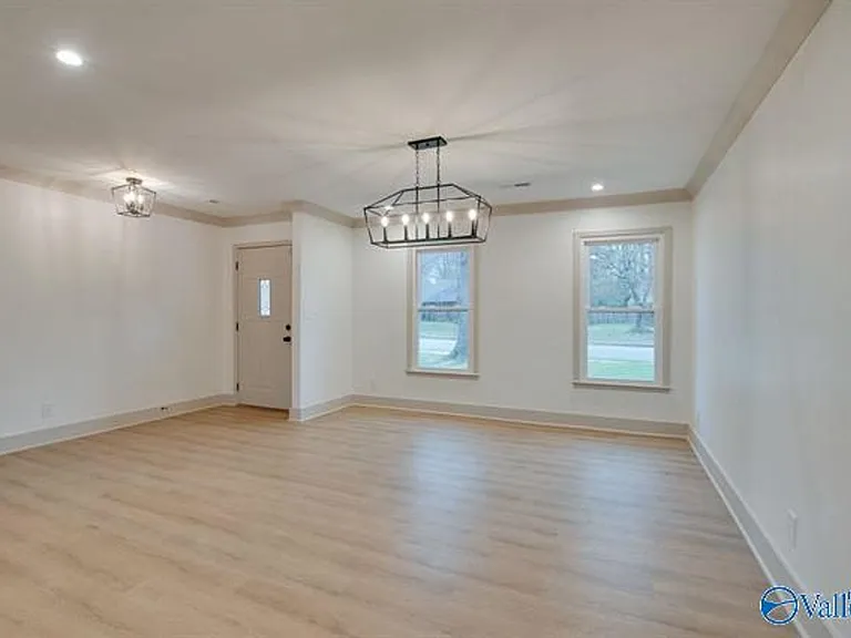 2042 Rosebury Ln SW — Photo 3