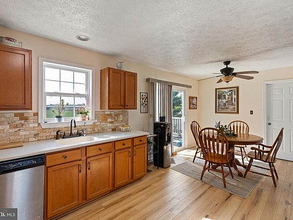 5th image of 568 Groundhog Ln