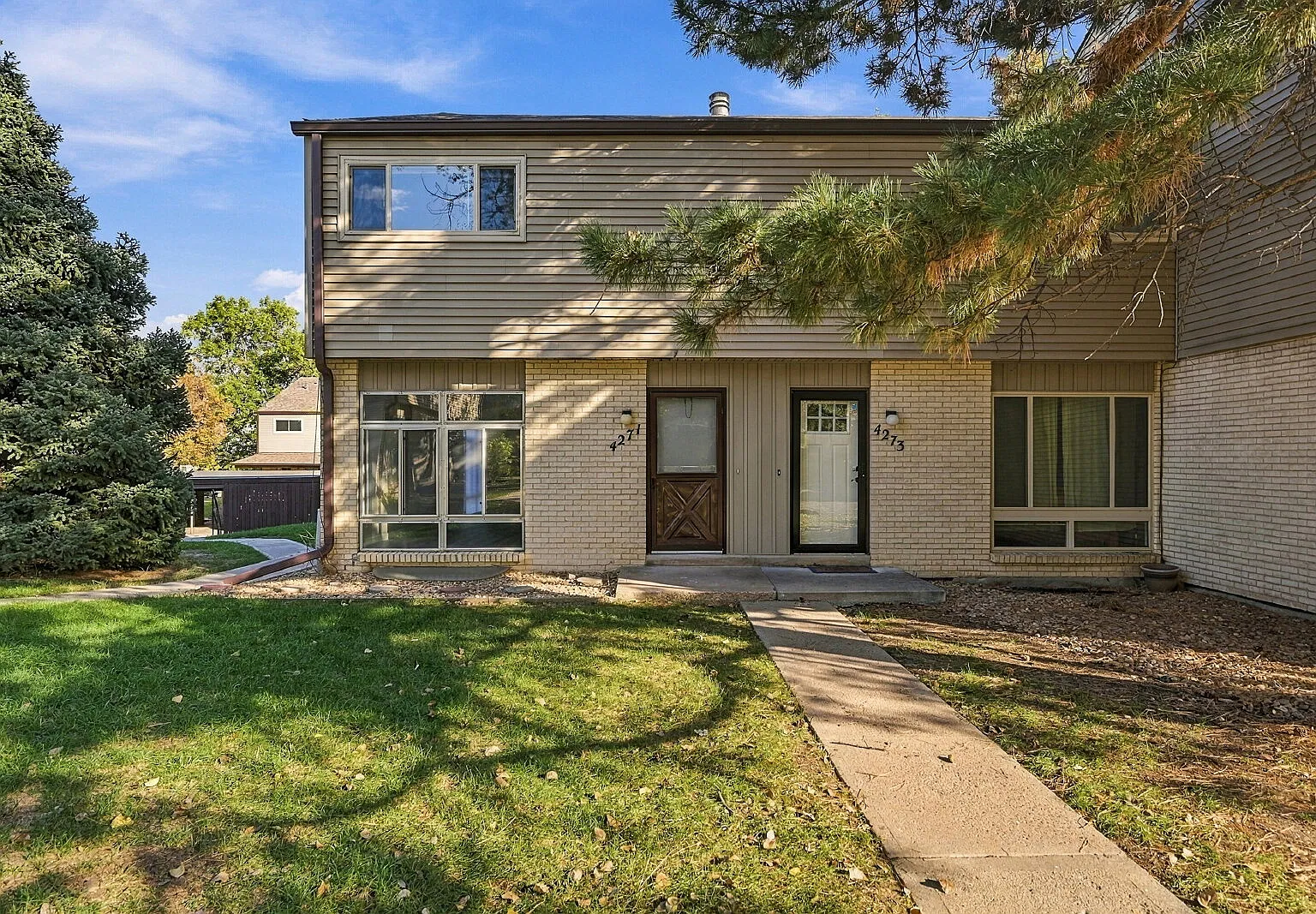3 bed, 3.0 bath, 2065 sqft, $2,105 — Photo 2
