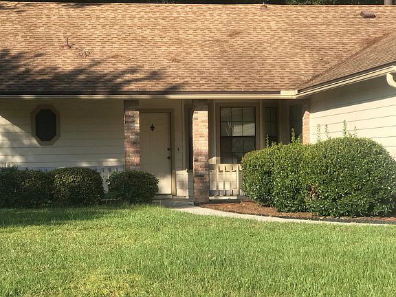 3rd image of 1737 Saint Ives Dr