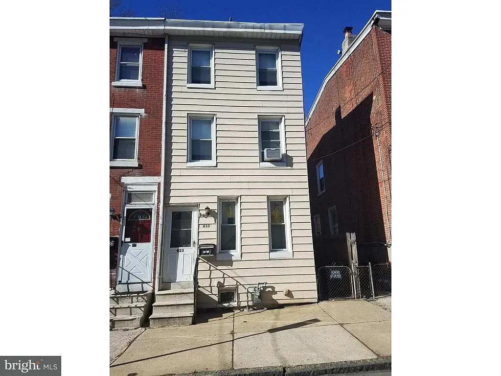 633 Corson St photo 1