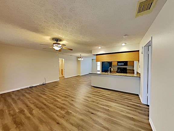 4th image of 2019 SW Cranberry St