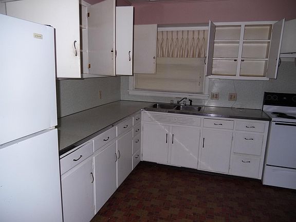 4th image of 2005 Marquette Blvd