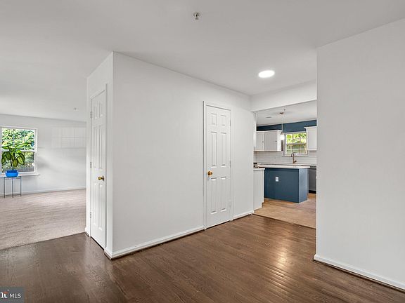 3rd image of 9909 Graystone Dr