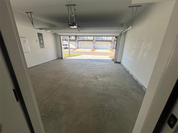 4th image of 700 Payton Ln