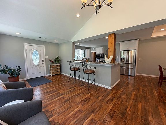5th image of 7024 Red Bud Ln
