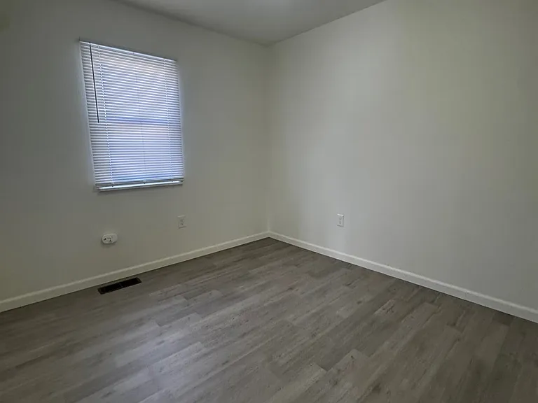 502 Troy Ave — Photo 5