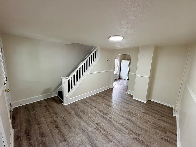 191 Parkinson Ave — Photo 2