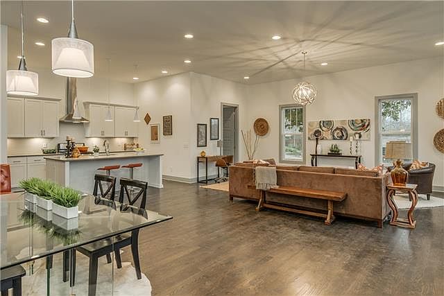 1st image of 2111 Rosecliff Dr