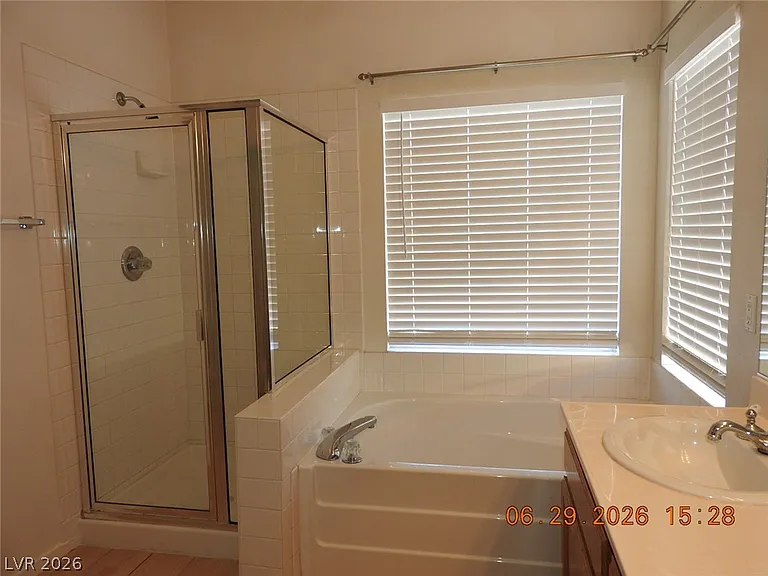 742 Endicott Ct — Photo 26