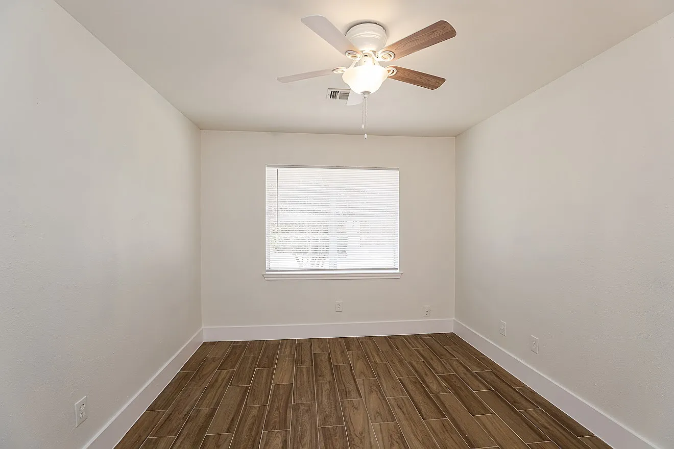 311 East Whitney — Photo 2