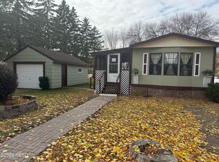 404 Main St, Henry, SD 57243