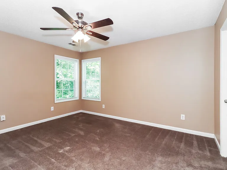 233 Galvin Trl — Photo 16